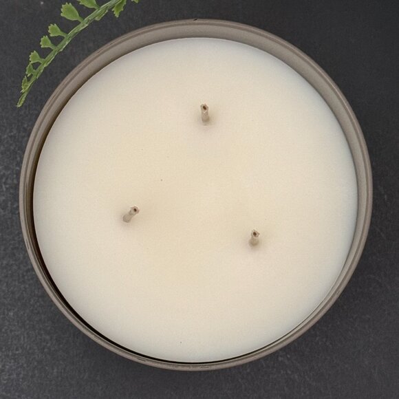 BBW Dark Amber & Oud White Barn Bath & Body Works 3 Wick Candle - Picture 7 of 10